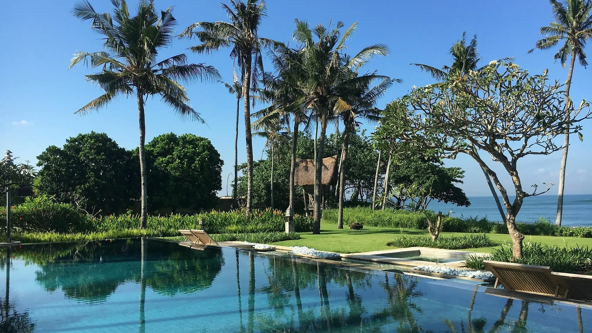 Villa Ombak Luwung Beachfront Estate Kuta